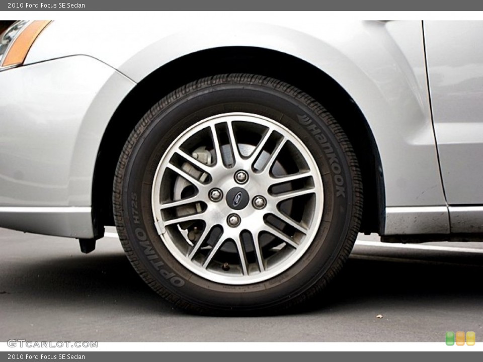 2010 Ford Focus SE Sedan Wheel and Tire Photo #66151985