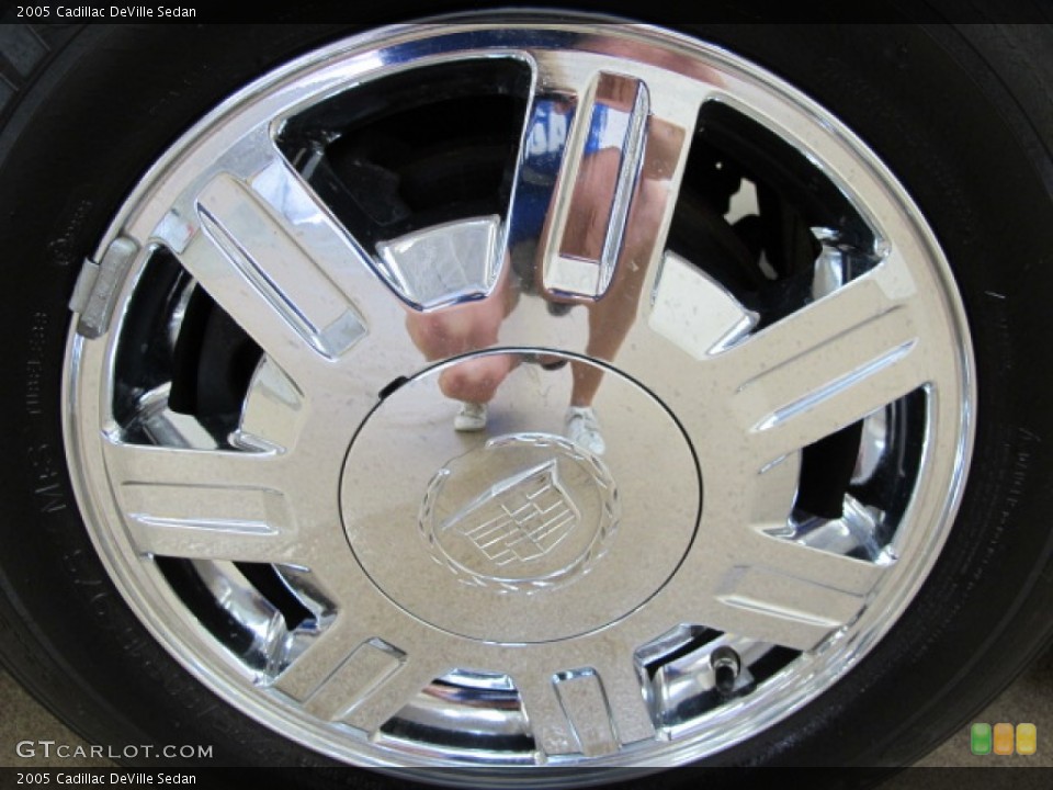 2005 Cadillac DeVille Sedan Wheel and Tire Photo #66317241