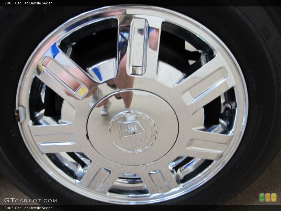 2005 Cadillac DeVille Sedan Wheel and Tire Photo #66317247