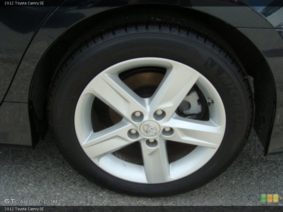 2012 Toyota Camry SE Wheel and Tire Photo #66393383