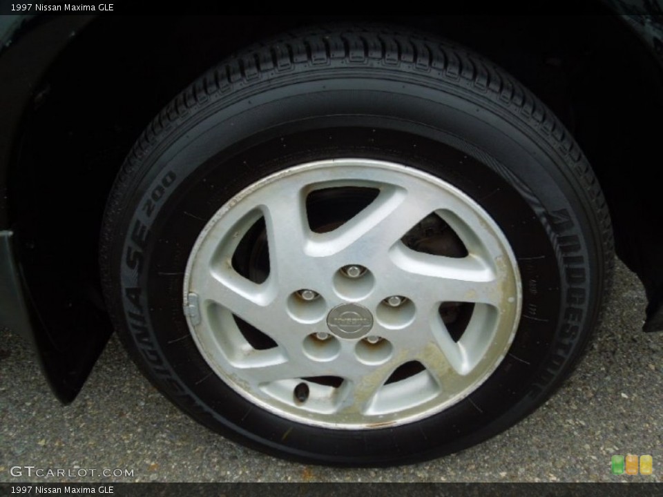 1997 Nissan Maxima GLE Wheel and Tire Photo #66469452