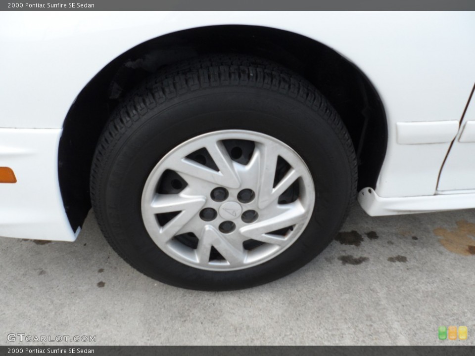 2000 Pontiac Sunfire SE Sedan Wheel and Tire Photo #66745948
