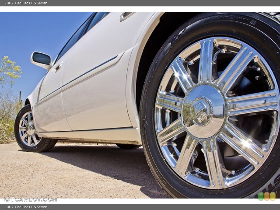 2007 Cadillac DTS Sedan Wheel and Tire Photo #66758065