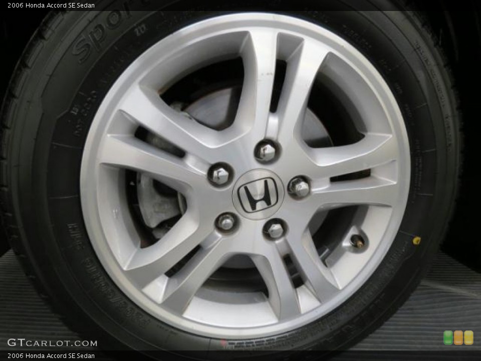 2006 Honda Accord SE Sedan Wheel and Tire Photo #66832838