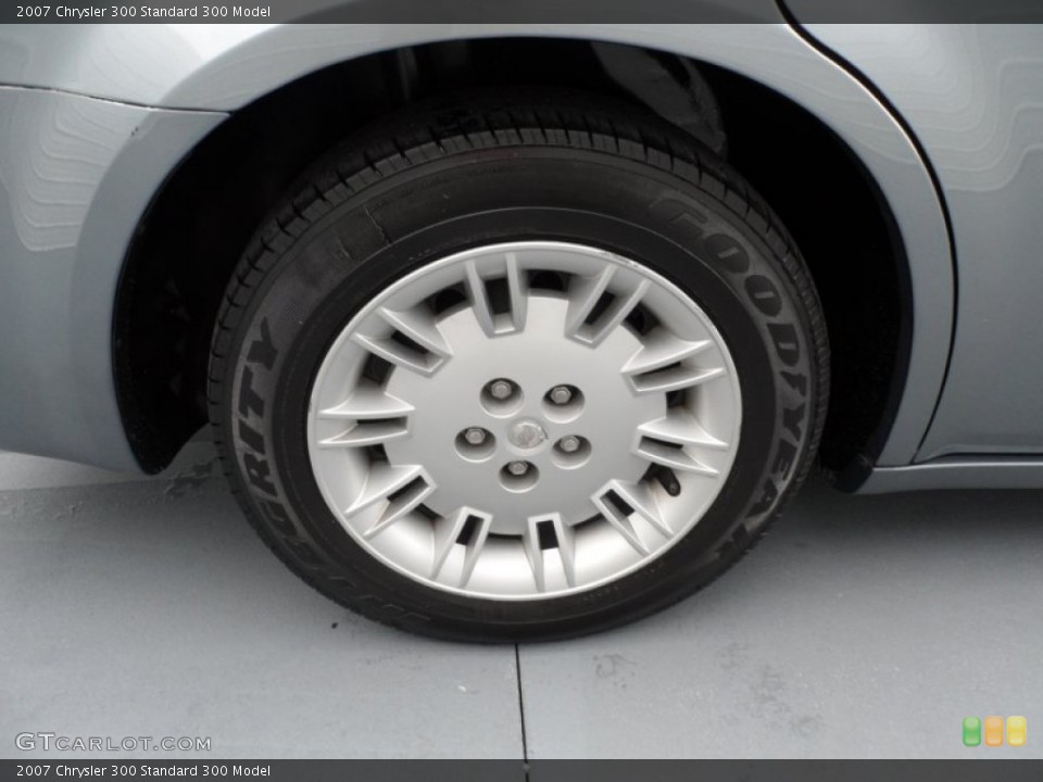 2007 Chrysler 300  Wheel and Tire Photo #66868136