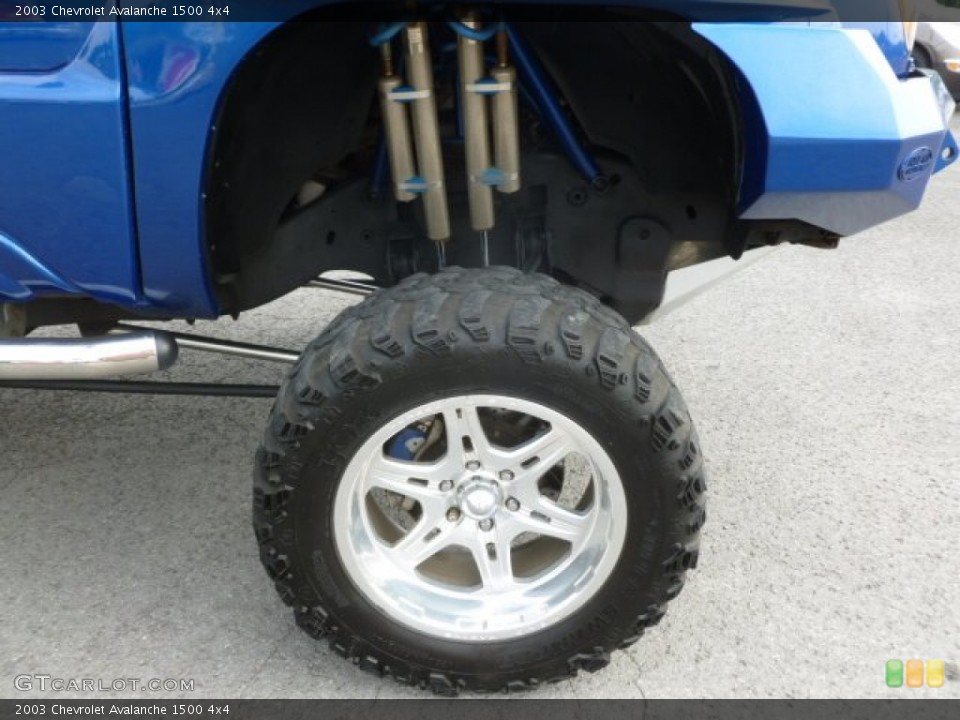 2003 Chevrolet Avalanche Custom Wheel and Tire Photo #66979576