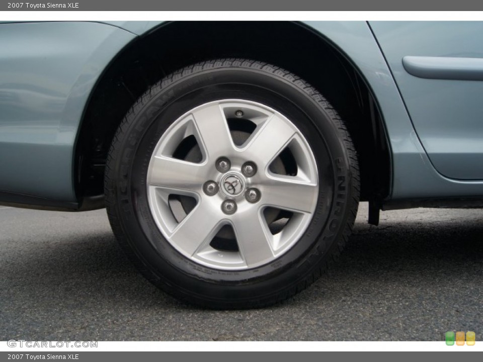2007 Toyota Sienna XLE Wheel and Tire Photo #67064904