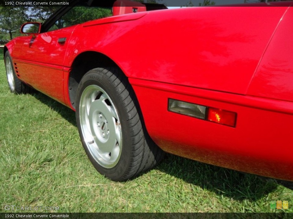 1992 Chevrolet Corvette Convertible Wheel and Tire Photo #67464538