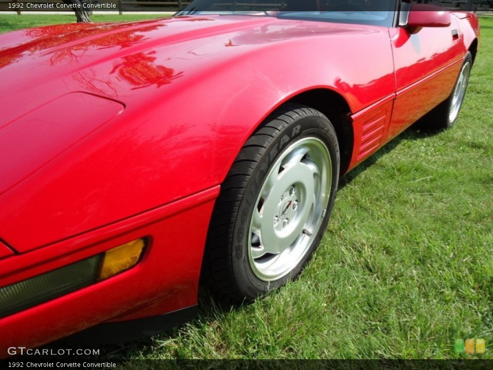 1992 Chevrolet Corvette Convertible Wheel and Tire Photo #67464595