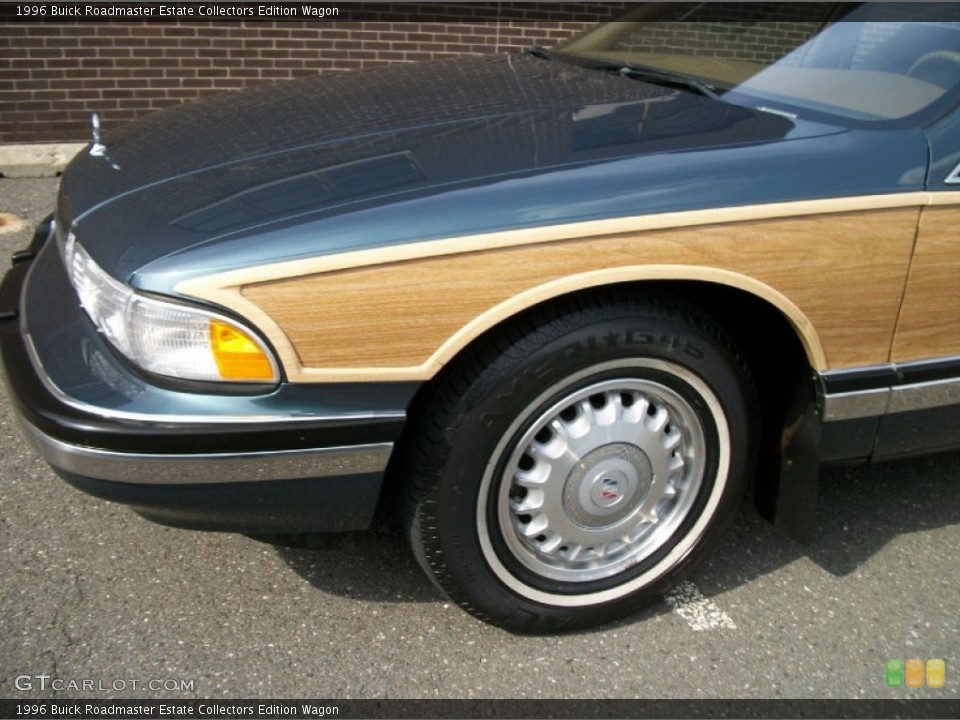 1996 Buick Roadmaster Estate Collectors Edition Wagon Wheel and Tire Photo #67503116