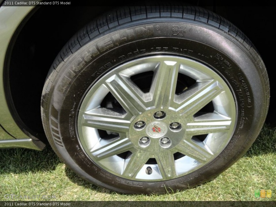 2011 Cadillac DTS  Wheel and Tire Photo #67602471