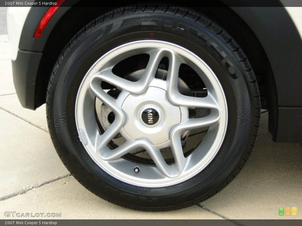 2007 Mini Cooper S Hardtop Wheel and Tire Photo #67698279