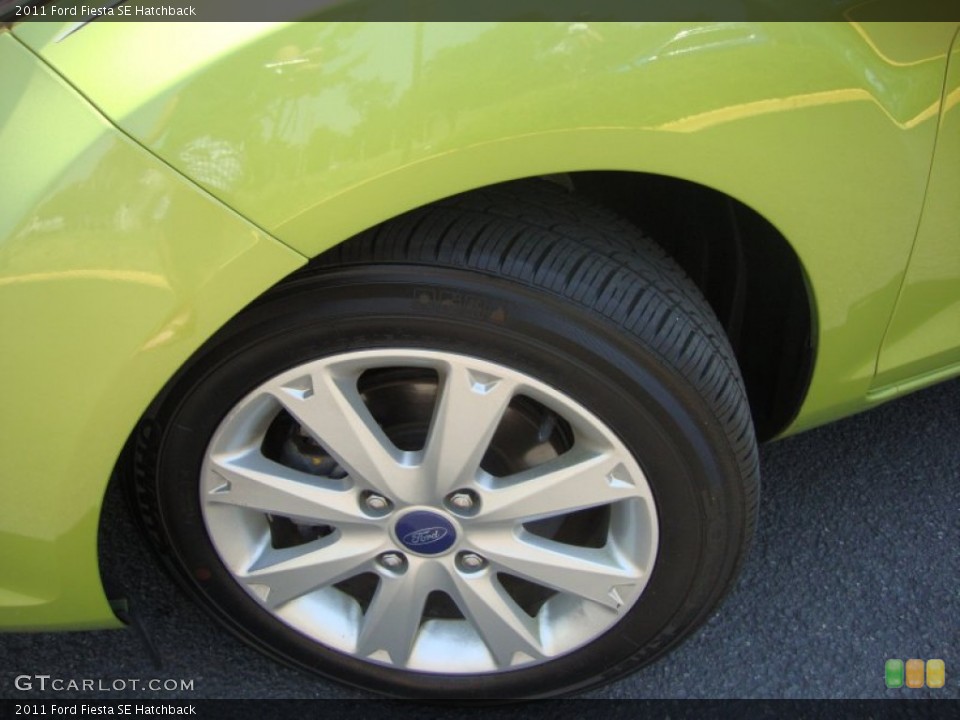 2011 Ford Fiesta SE Hatchback Wheel and Tire Photo #67708666