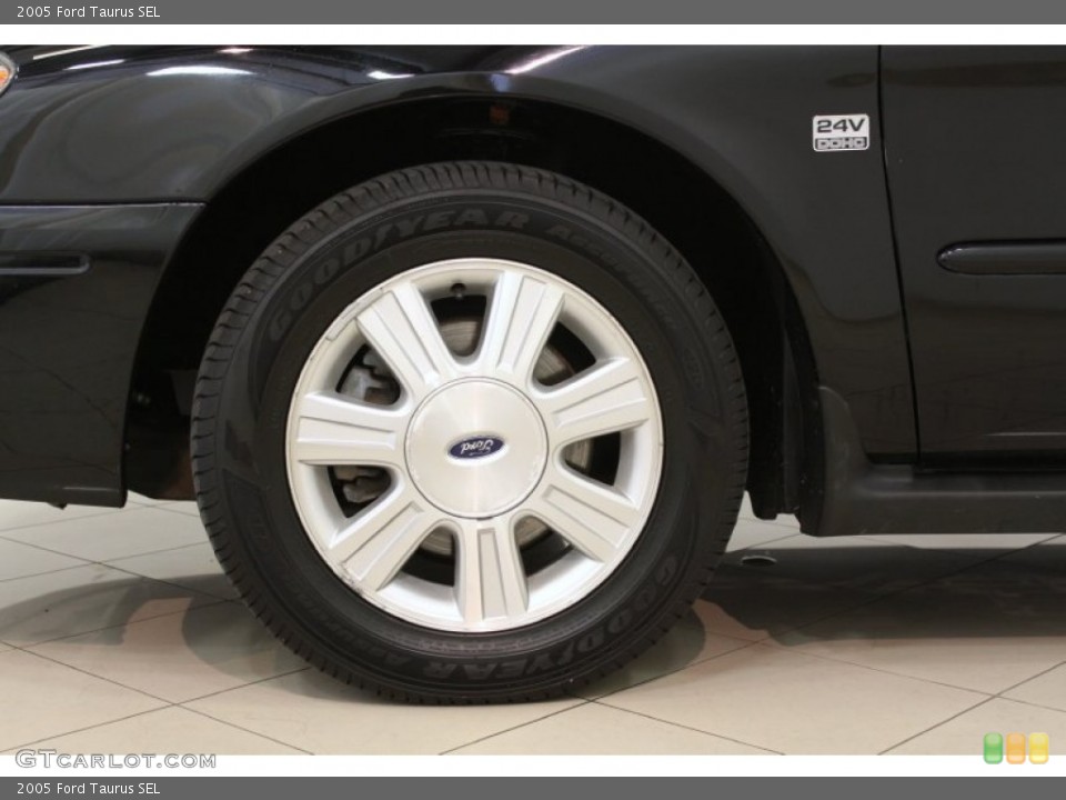 2005 Ford Taurus SEL Wheel and Tire Photo #67843097
