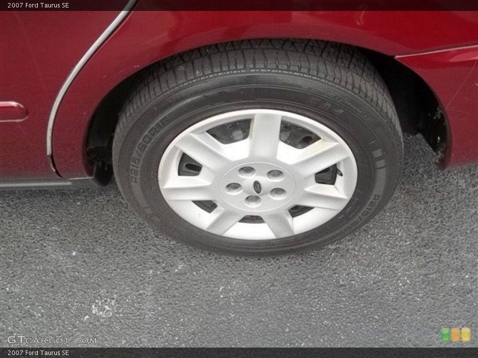 2007 Ford Taurus SE Wheel and Tire Photo #67865485