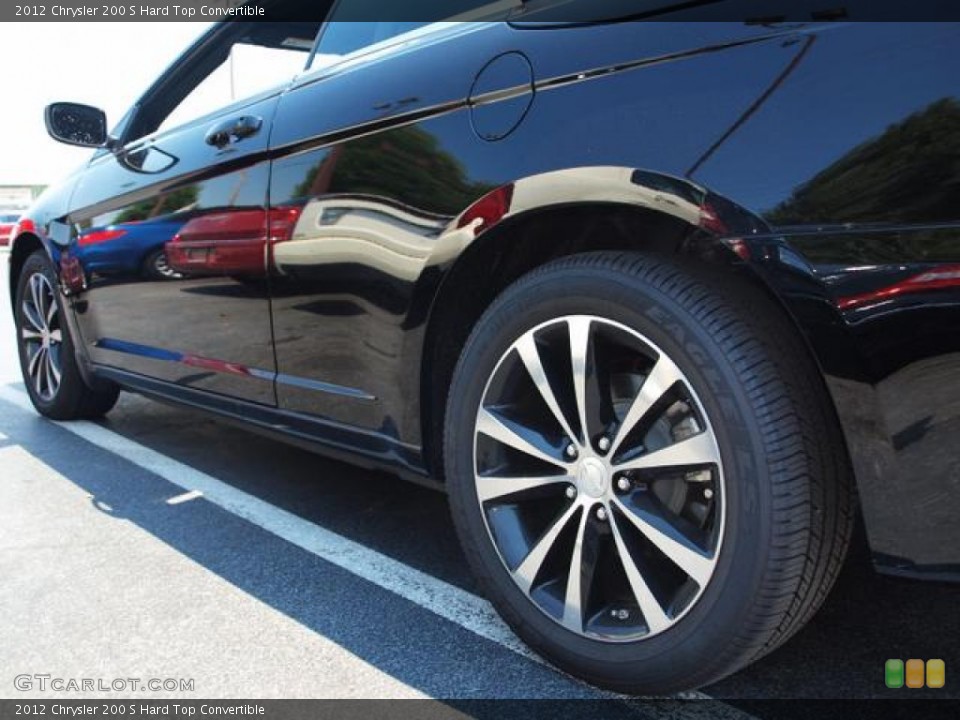 2012 Chrysler 200 S Hard Top Convertible Wheel and Tire Photo #67942520