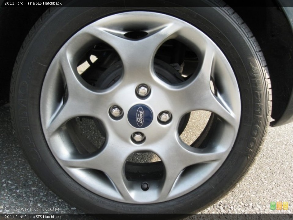 2011 Ford Fiesta SES Hatchback Wheel and Tire Photo #68099357
