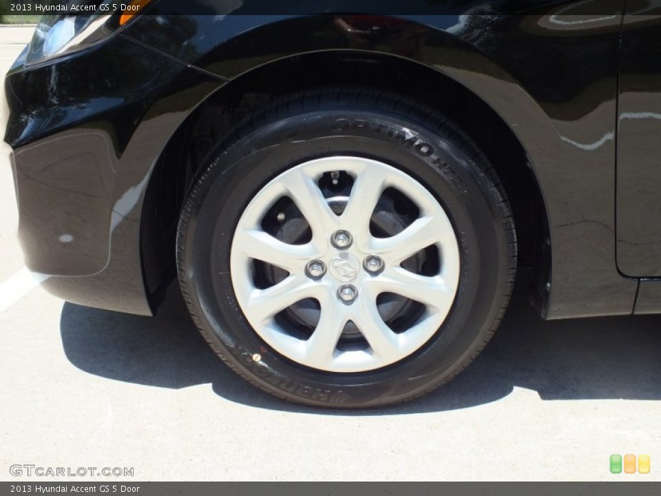 2013 Hyundai Accent GS 5 Door Wheel and Tire Photo #68178597