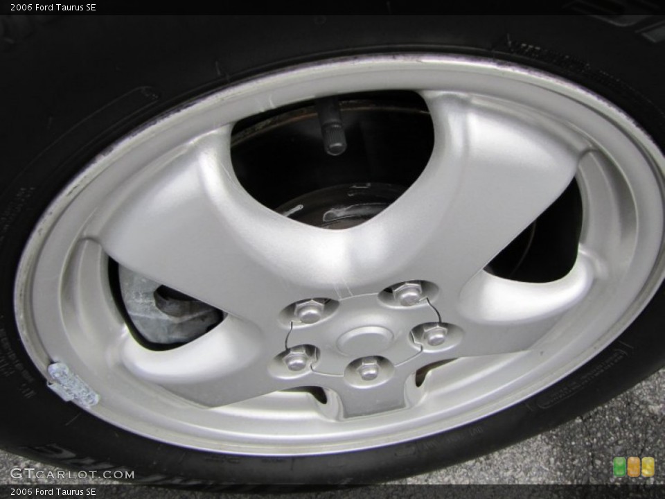 2006 Ford Taurus SE Wheel and Tire Photo #68207748