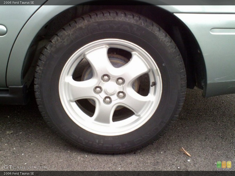 2006 Ford Taurus SE Wheel and Tire Photo #68371236
