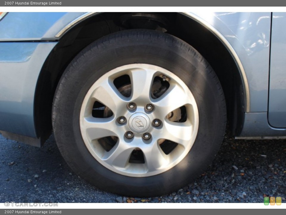 2007 Hyundai Entourage Limited Wheel and Tire Photo #68490646