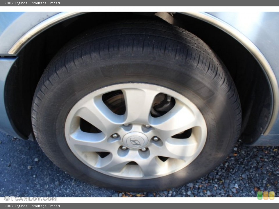 2007 Hyundai Entourage Limited Wheel and Tire Photo #68490655