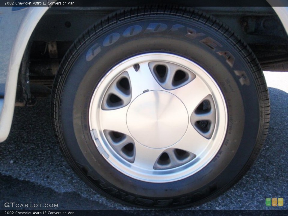 2002 Chevrolet Astro LS Conversion Van Wheel and Tire Photo #68507404