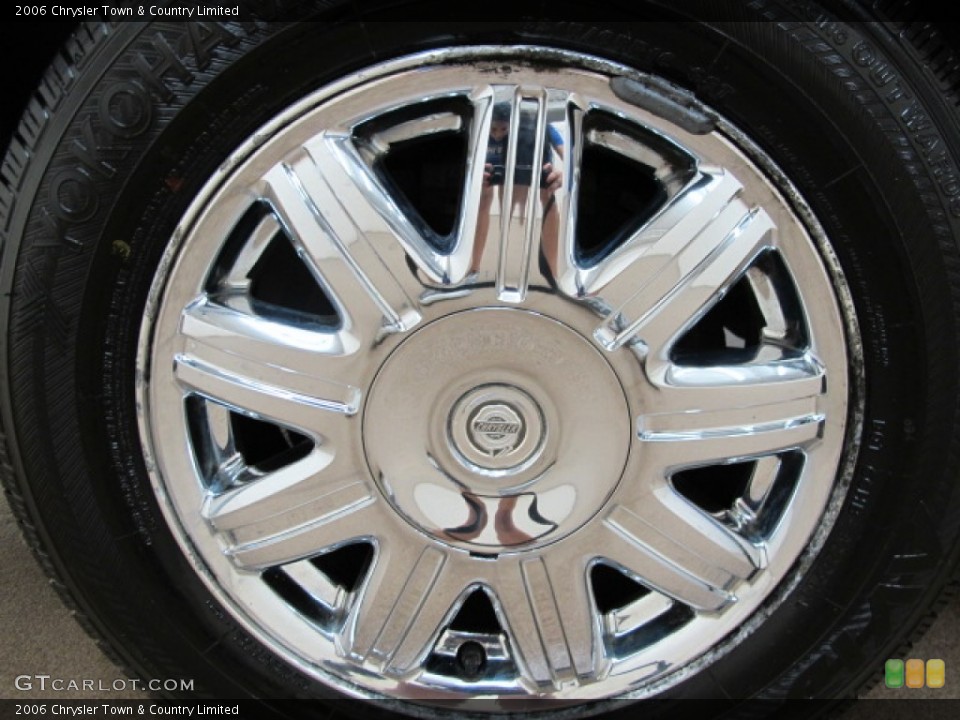 2006 Chrysler Town & Country Limited Wheel and Tire Photo #68611406