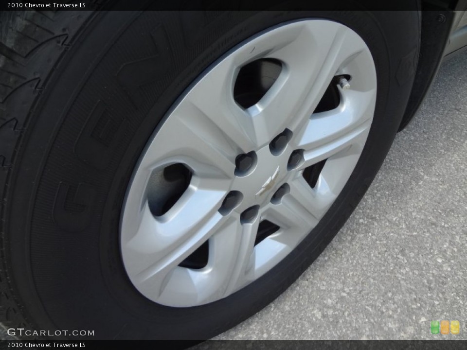 2010 Chevrolet Traverse LS Wheel and Tire Photo #68628058