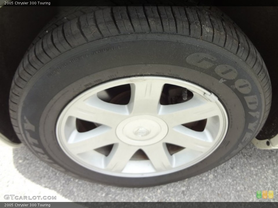 2005 Chrysler 300 Touring Wheel and Tire Photo #68628508