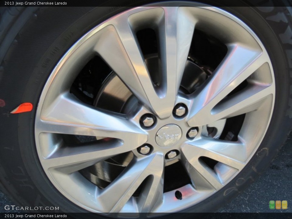 2013 Jeep Grand Cherokee Laredo Wheel and Tire Photo #68672845
