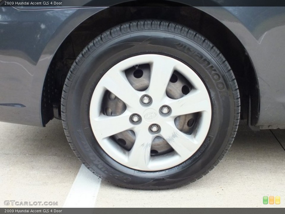 2009 Hyundai Accent GLS 4 Door Wheel and Tire Photo #68709730