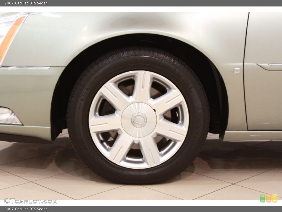 2007 Cadillac DTS Sedan Wheel and Tire Photo #68710669