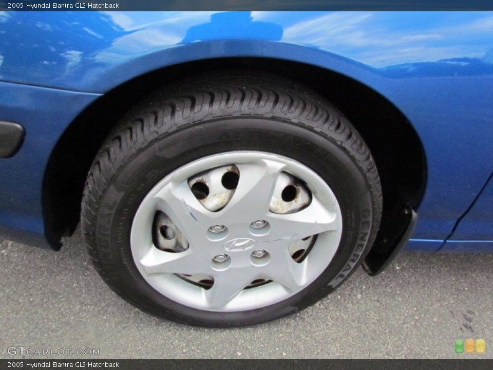 2005 Hyundai Elantra GLS Hatchback Wheel and Tire Photo #68740705