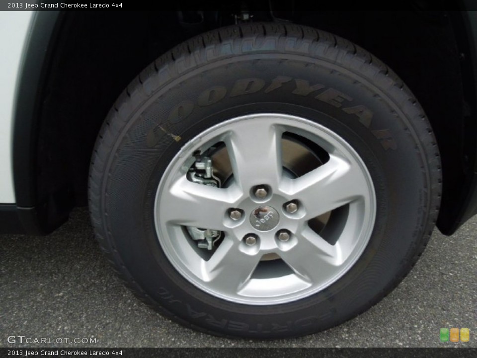 2013 Jeep Grand Cherokee Laredo 4x4 Wheel and Tire Photo #68748009
