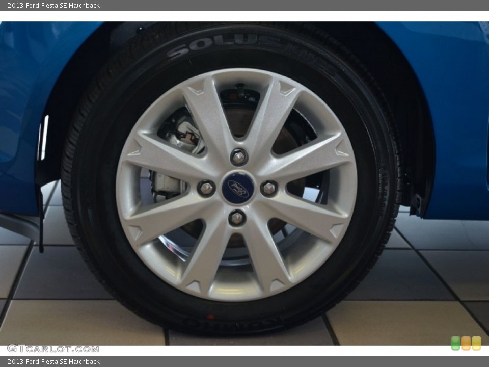 2013 Ford Fiesta SE Hatchback Wheel and Tire Photo #68799995