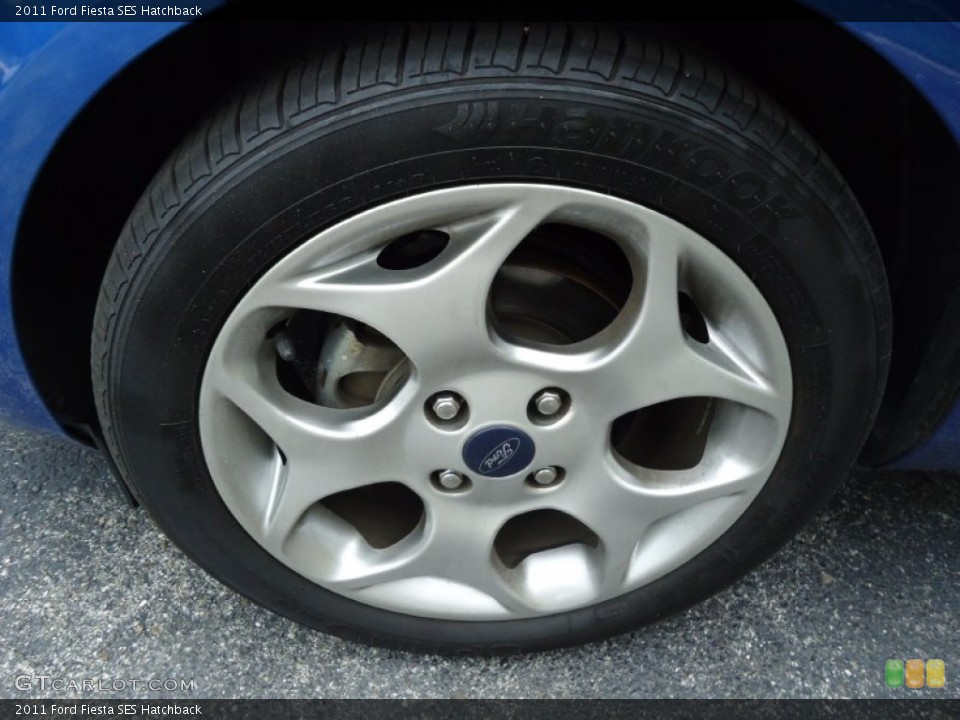 2011 Ford Fiesta SES Hatchback Wheel and Tire Photo #68830475