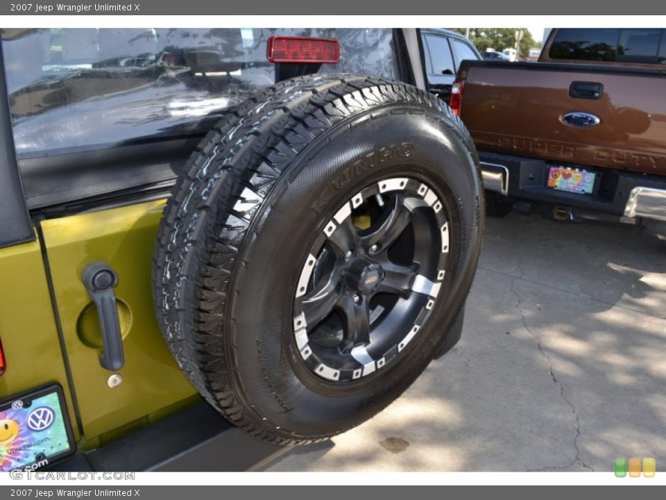 2007 Jeep Wrangler Unlimited Custom Wheel and Tire Photo #68850897