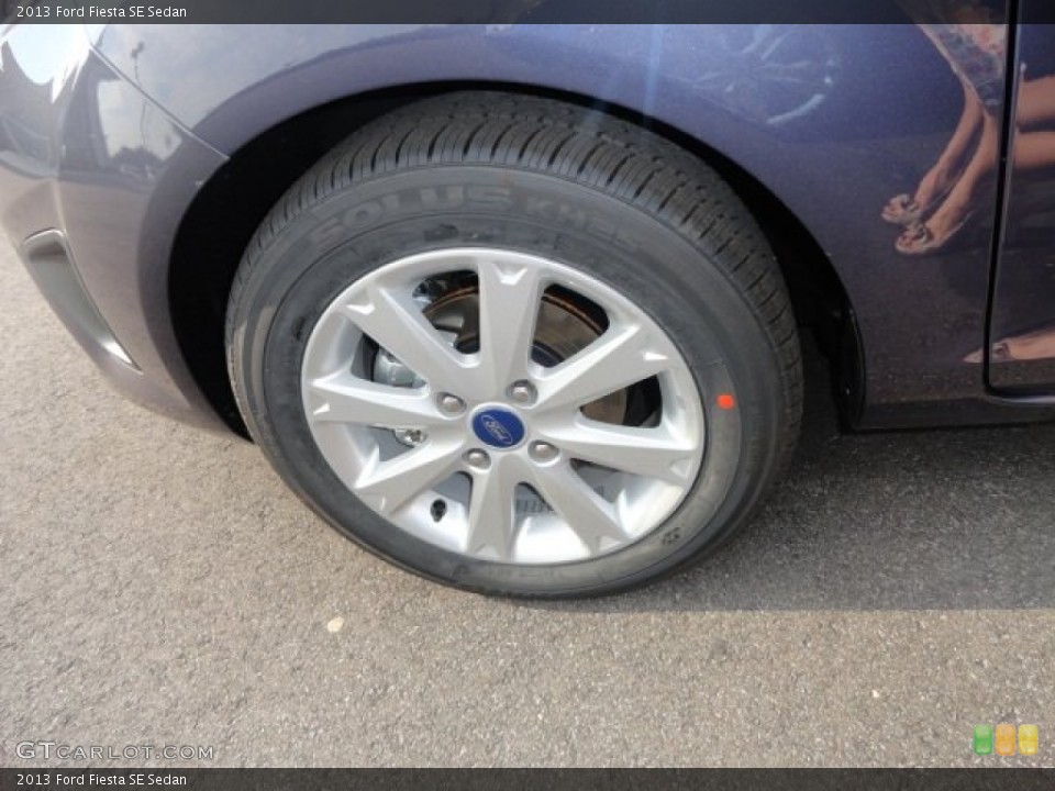 2013 Ford Fiesta SE Sedan Wheel and Tire Photo #68887677