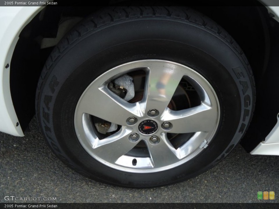 2005 Pontiac Grand Prix Sedan Wheel and Tire Photo #68990282