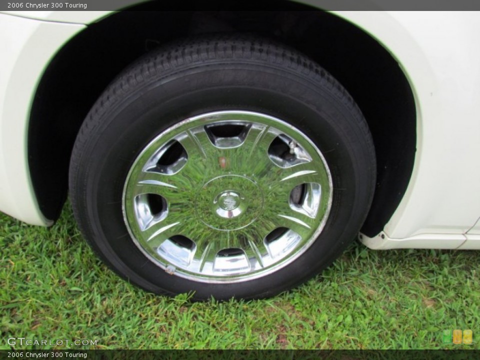 2006 Chrysler 300 Touring Wheel and Tire Photo #69008962