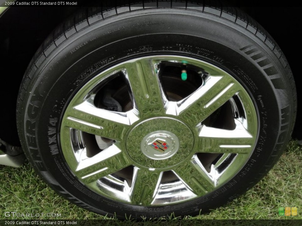 2009 Cadillac DTS  Wheel and Tire Photo #69009580
