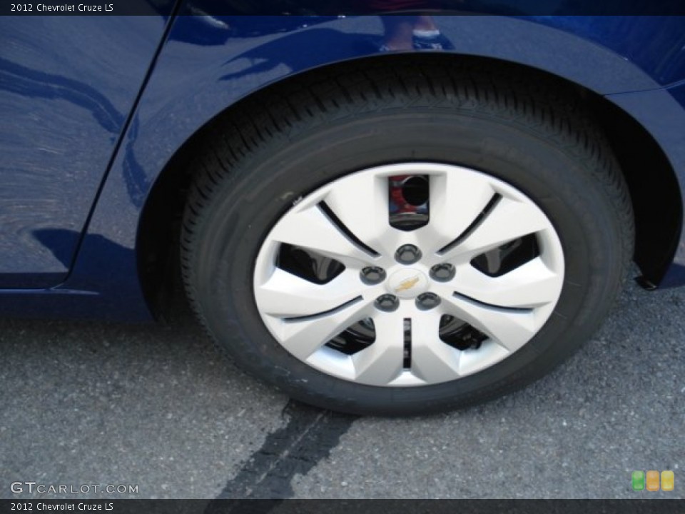 2012 Chevrolet Cruze LS Wheel and Tire Photo #69032074
