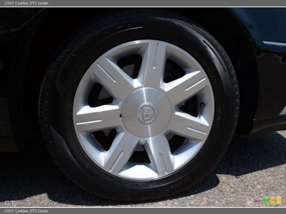 2007 Cadillac DTS Sedan Wheel and Tire Photo #69055527