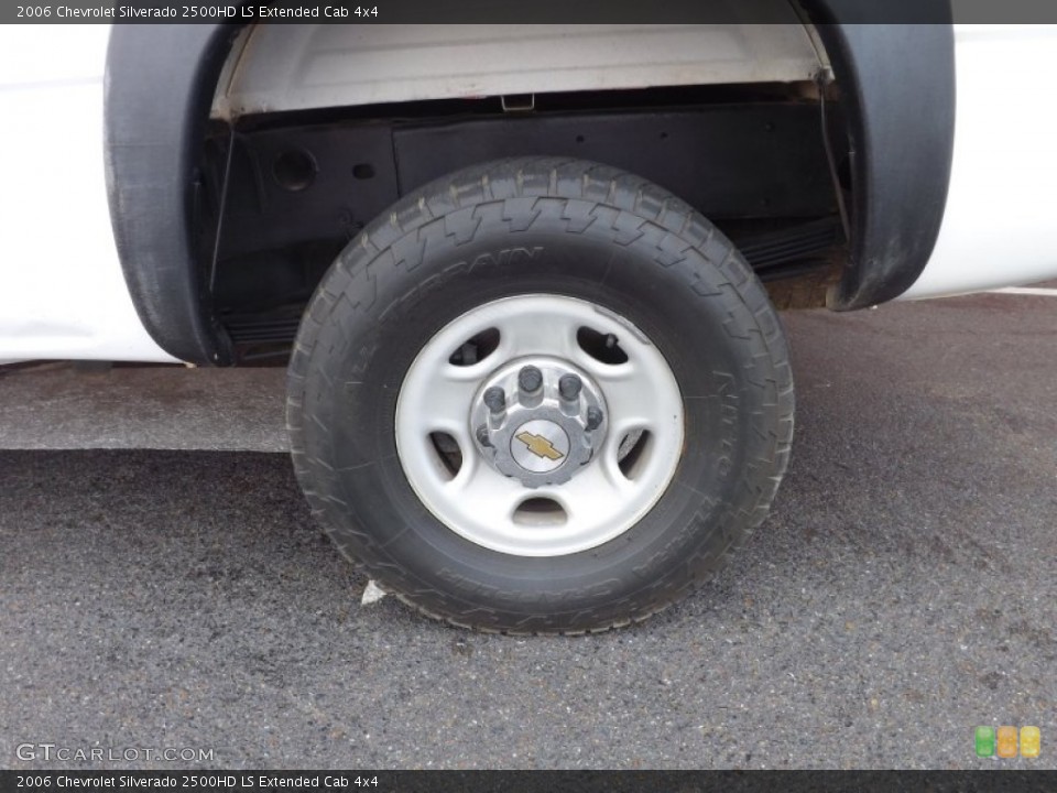 2006 Chevrolet Silverado 2500HD LS Extended Cab 4x4 Wheel and Tire Photo #69060470