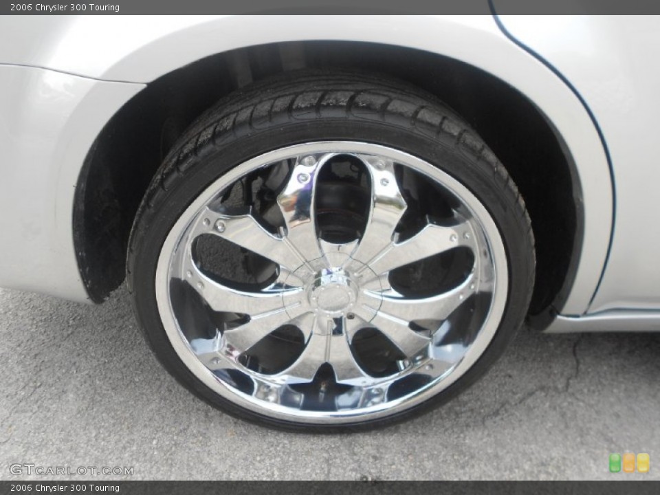2006 Chrysler 300 Custom Wheel and Tire Photo #69080081