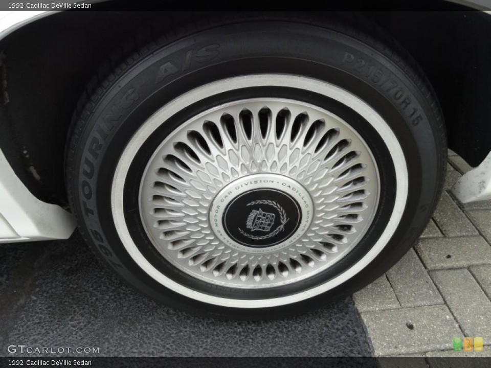 1992 Cadillac DeVille Sedan Wheel and Tire Photo #69098960
