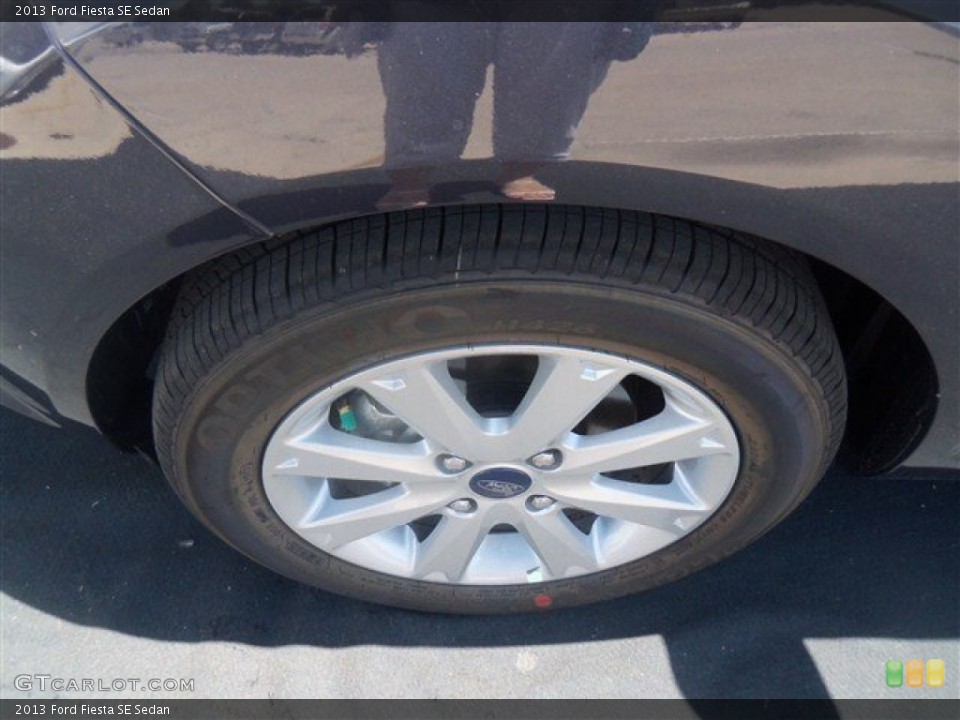 2013 Ford Fiesta SE Sedan Wheel and Tire Photo #69108071