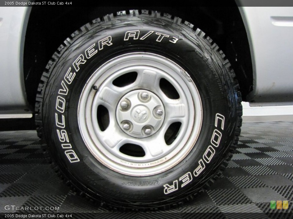 2005 Dodge Dakota ST Club Cab 4x4 Wheel and Tire Photo #69223443