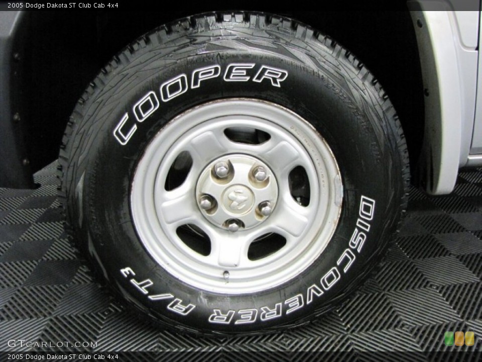 2005 Dodge Dakota ST Club Cab 4x4 Wheel and Tire Photo #69223452